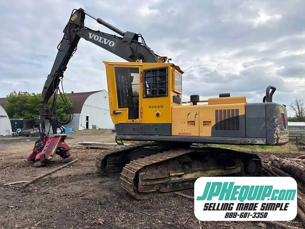 Photo de la Galerie 1 pour 2012 Volvo FC2421C Moissonneuse