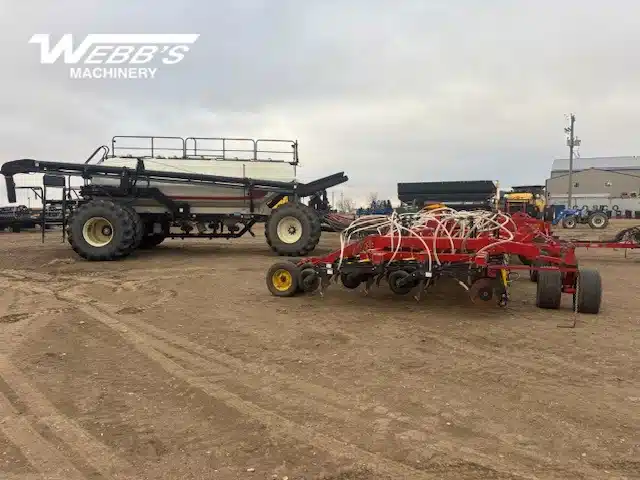 Gallery image 1 for 2013 Bourgault 3320-76 Air Drill