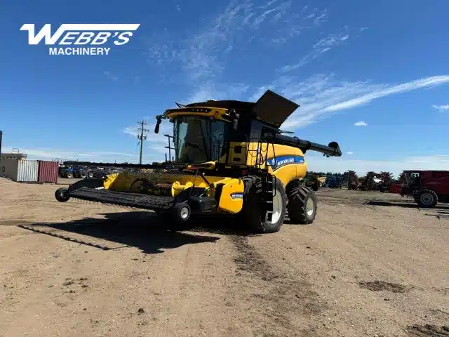Gallery image 1 for 2016 New Holland CR9.90 Combine