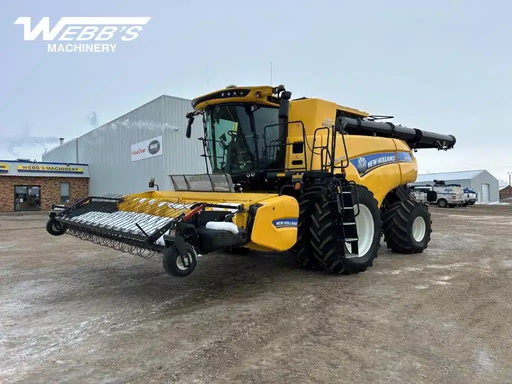 Gallery image 2 for 2023 New Holland CR10.90 Combine
