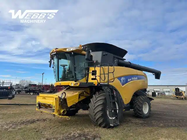 Gallery image 1 for 2013 New Holland CX8080 Combine