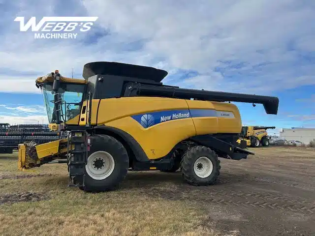 Gallery image 2 for 2013 New Holland CX8080 Combine