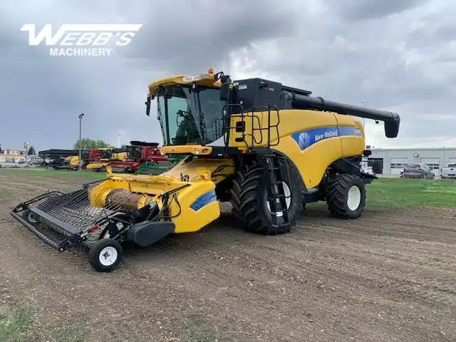 Photo de la Galerie 1 pour 2007 New Holland CX8080 Batteuse