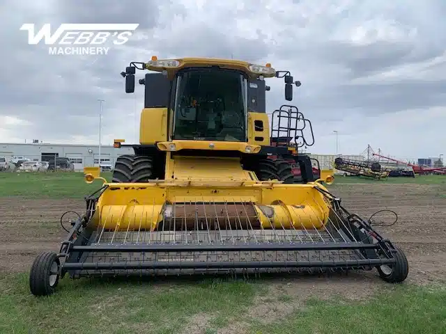 Photo de la Galerie 2 pour 2007 New Holland CX8080 Batteuse