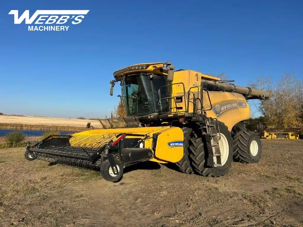 Gallery image 1 for 2023 New Holland CR10.90 Combine