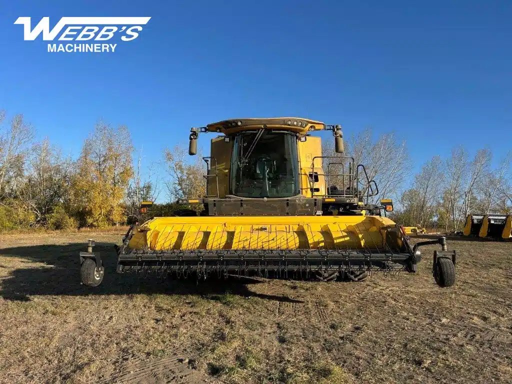 Gallery image 2 for 2023 New Holland CR10.90 Combine