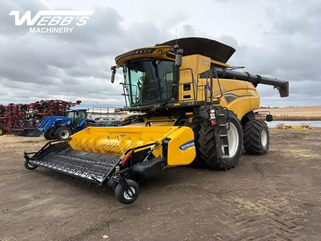 Gallery image 1 for 2025 New Holland CR9.90 Combine