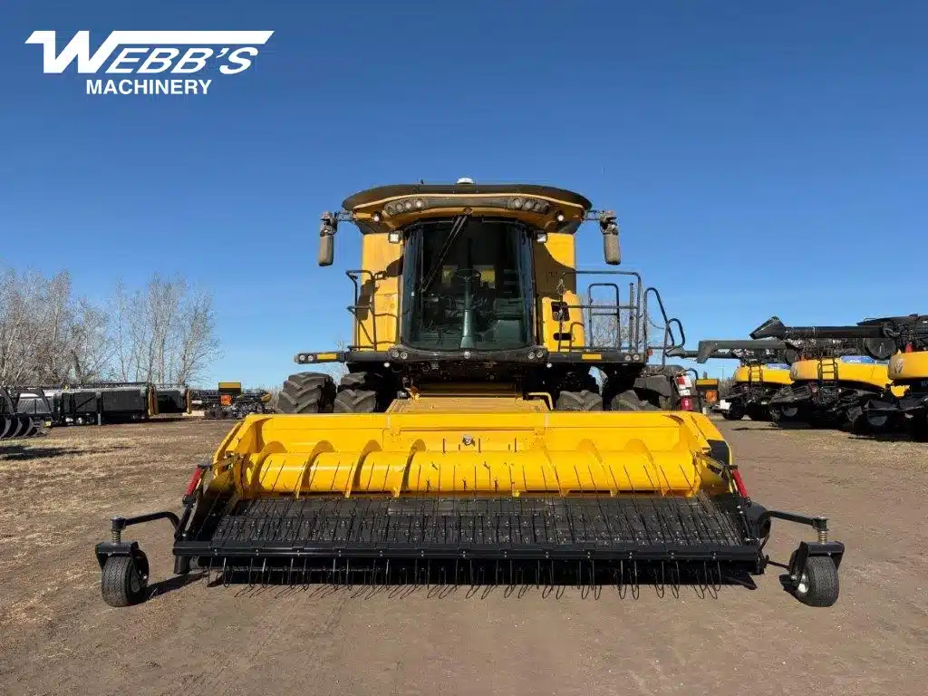 Gallery image 2 for 2025 New Holland CR9.90 Combine