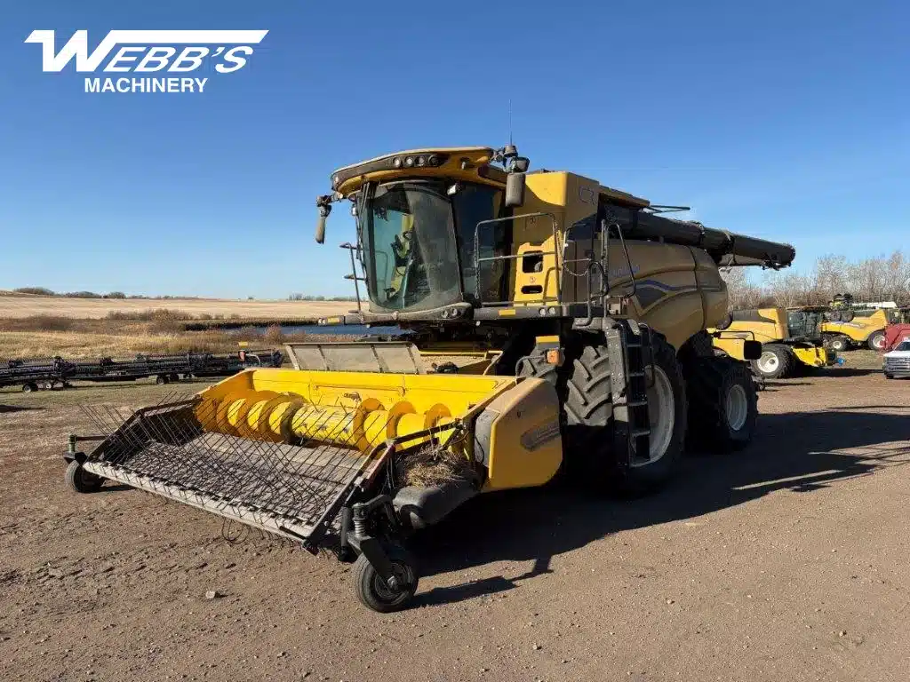 Gallery image 1 for 2025 New Holland CR9.90 Combine