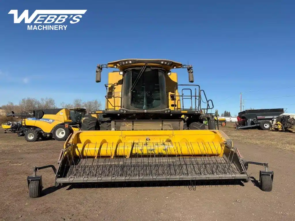 Gallery image 2 for 2025 New Holland CR9.90 Combine