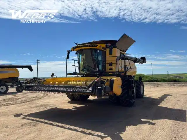 Gallery image 1 for 2025 New Holland CR9.90 Combine