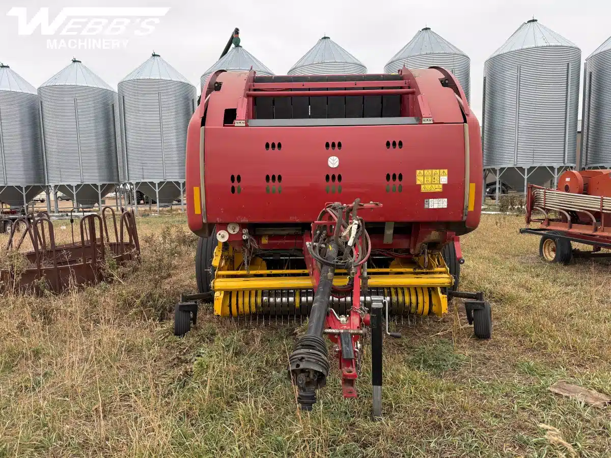 Gallery image 2 for 2021 New Holland ROLL-BELT 560 Round Baler