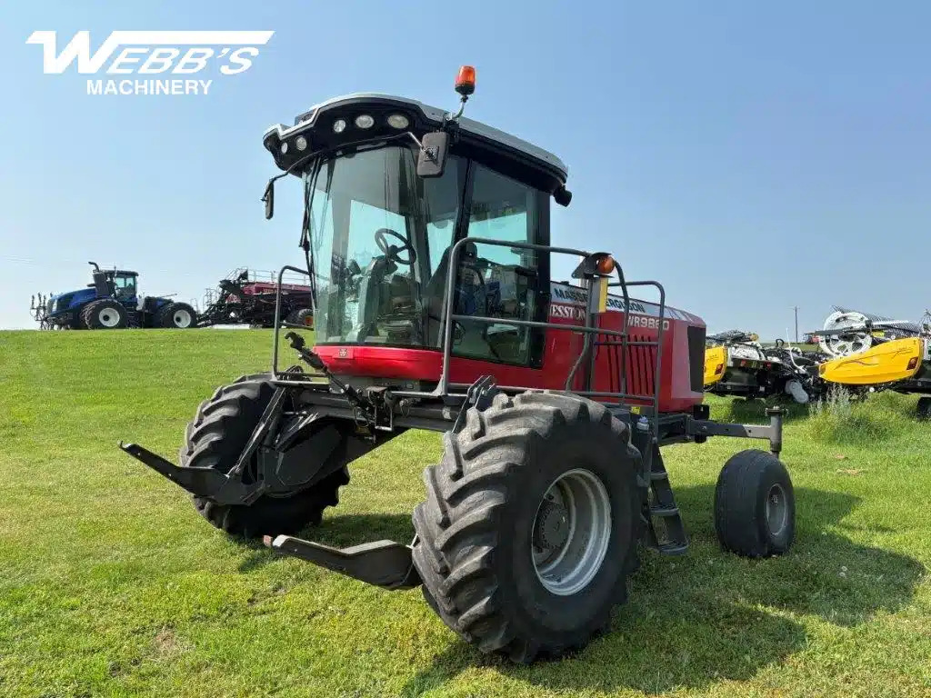 Gallery image 1 for 2015 Massey Ferguson WR9860 Windrower
