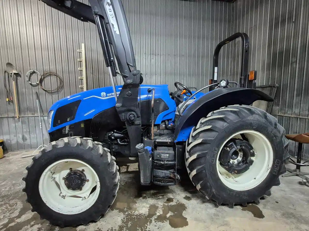 Gallery image 2 for Used New Holland WORKMASTER 105 Tractor