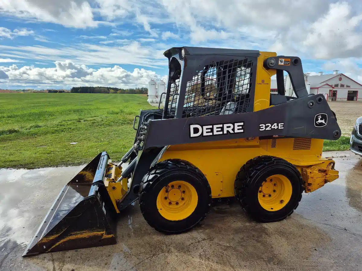 Gallery image 2 for Used John Deere 324E Skid Steer
