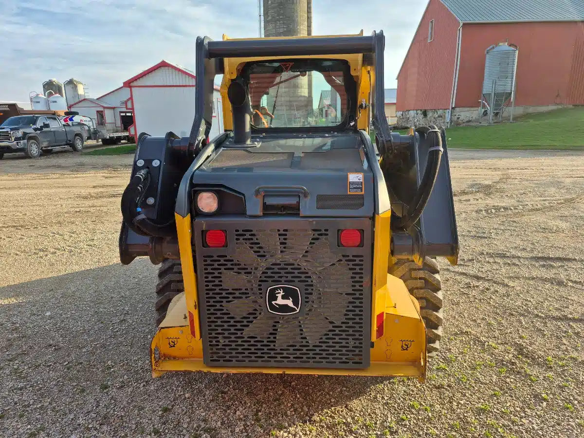 Photo de la Galerie 2 pour John Deere 320G chargeuse à direction à glissement