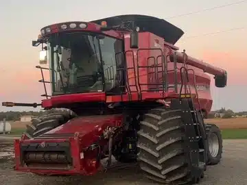 Gallery image 2 for Used 2008 Case IH 8010 Combine