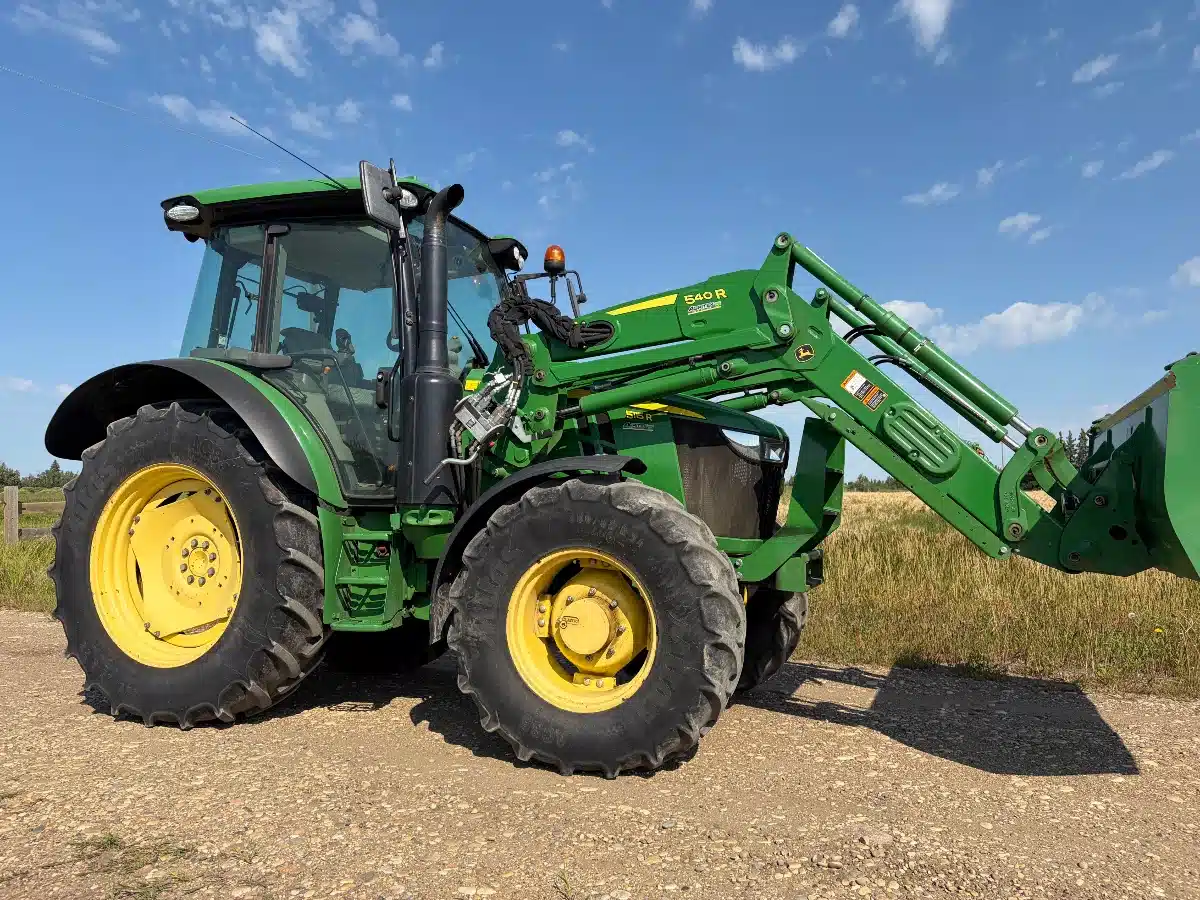 Photo de la Galerie 1 pour 2017 John Deere 5115R Tracteur