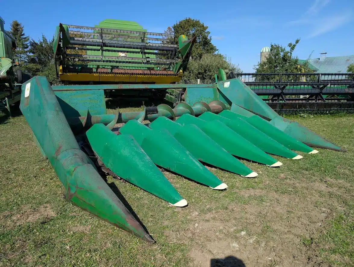 John Deere 444 Header - Row Crop
