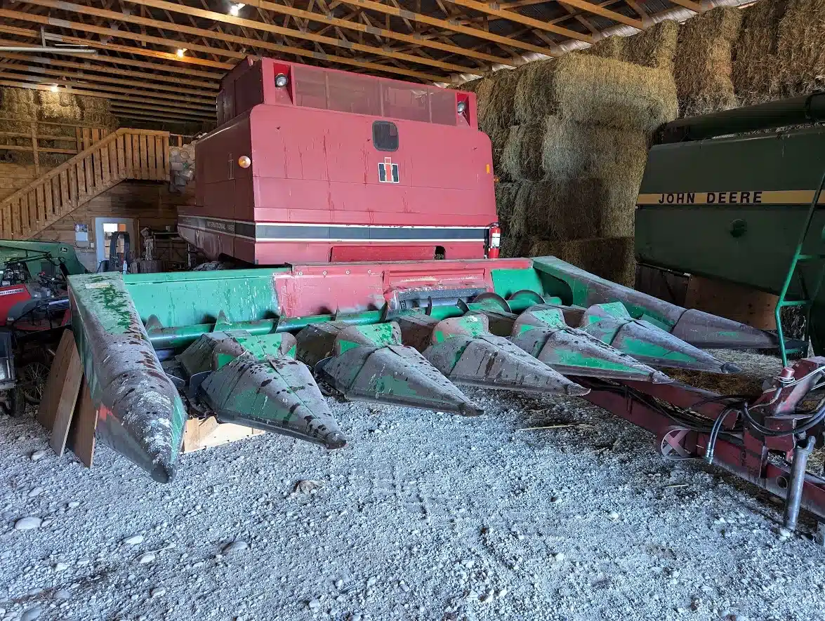 John Deere 643 Header - Row Crop