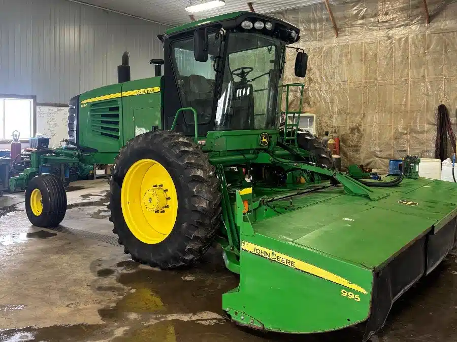 Gallery image 1 for Used 2005 John Deere R450 Windrower