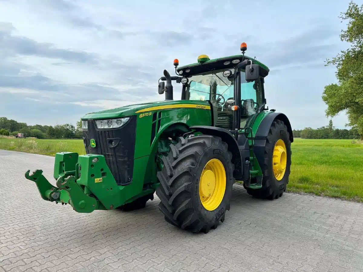 Gallery image 2 for Used 2016 John Deere 8370R Tractor