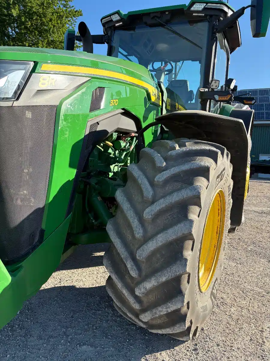 Gallery image 2 for 2021 John Deere 8R 370 Tractor