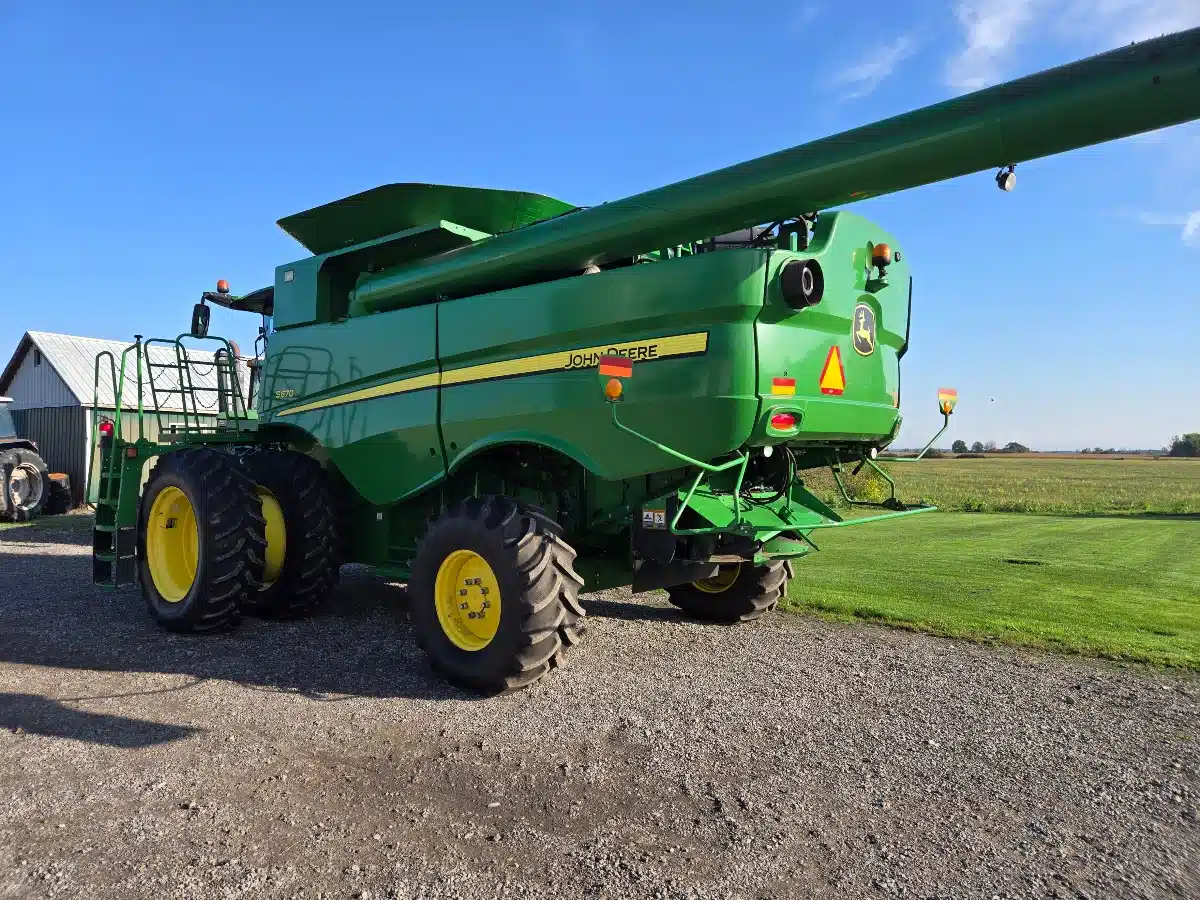 Gallery image 1 for Used 2014 John Deere S670 Combine