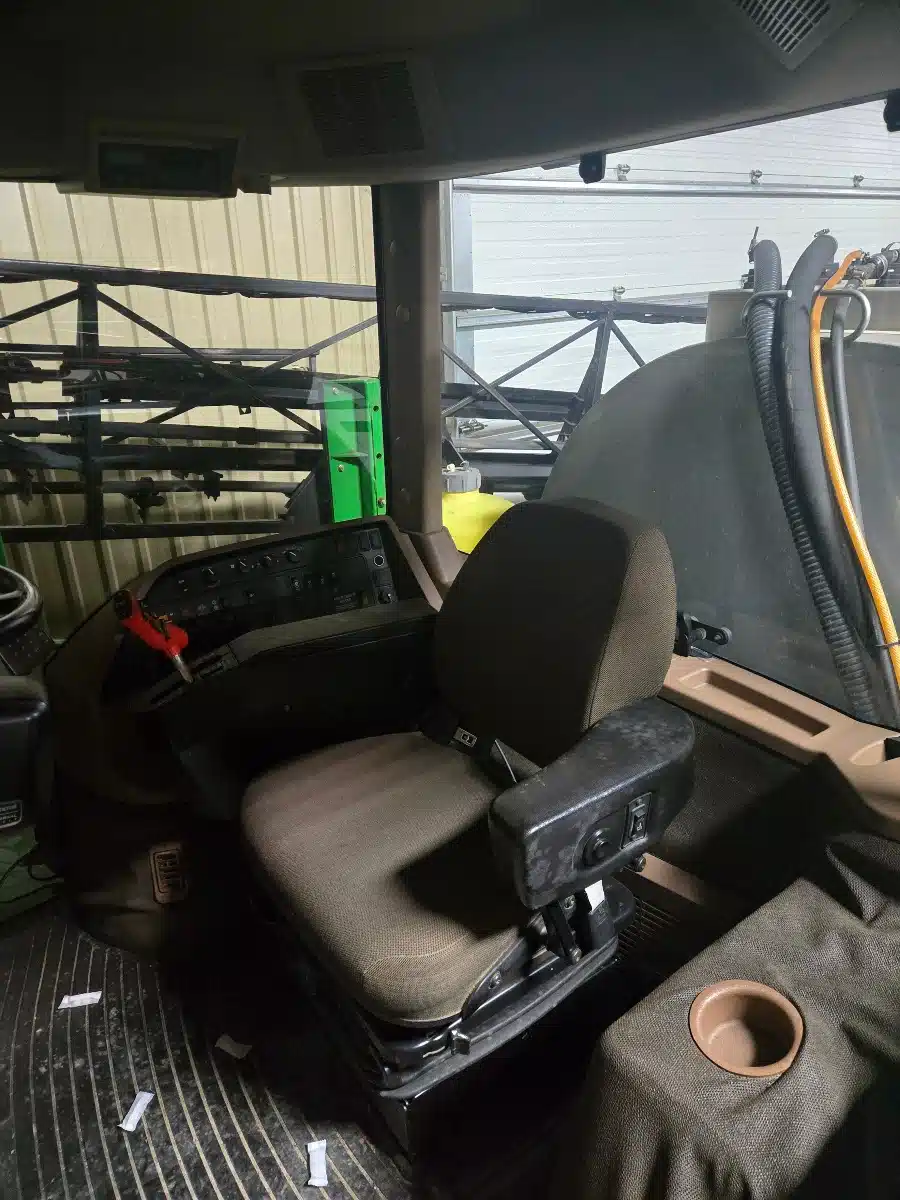 Gallery image 2 for Used 2000 John Deere 4700 Sprayer - Self Propelled