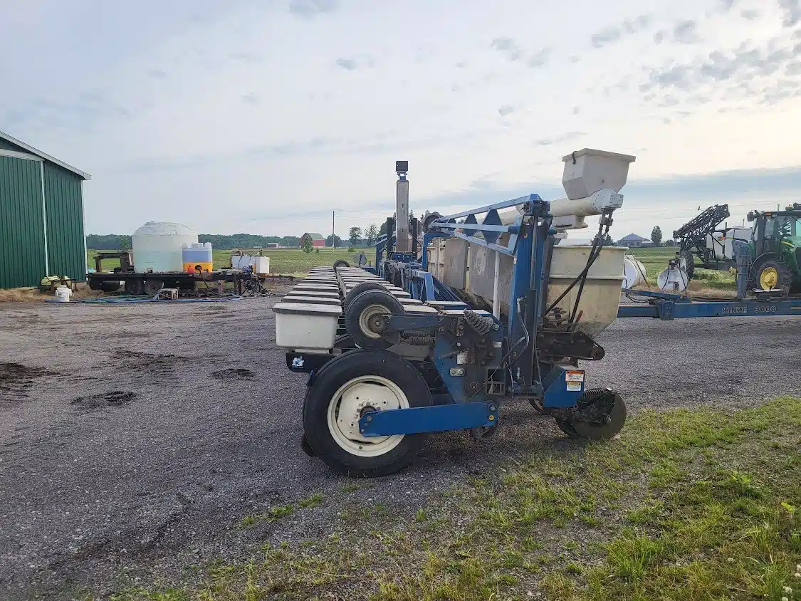 Gallery image 2 for 2005 Kinze 3600 Planter