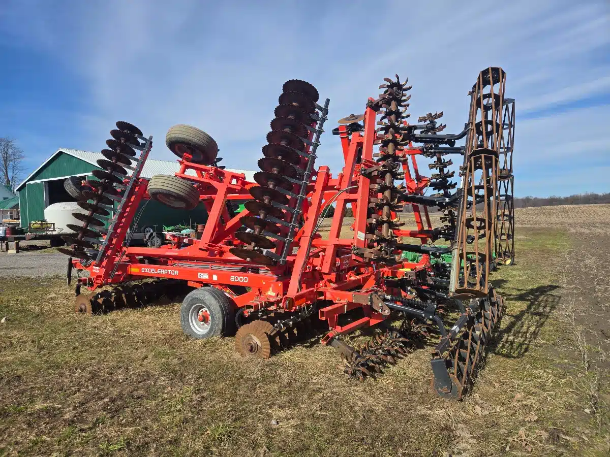 Gallery image 2 for 2015 Kuhn Excelerator 8000 Vertical Tillage