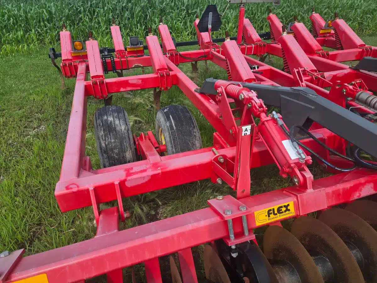 Gallery image 2 for 2015 Sunflower 4213 Disc Chisel