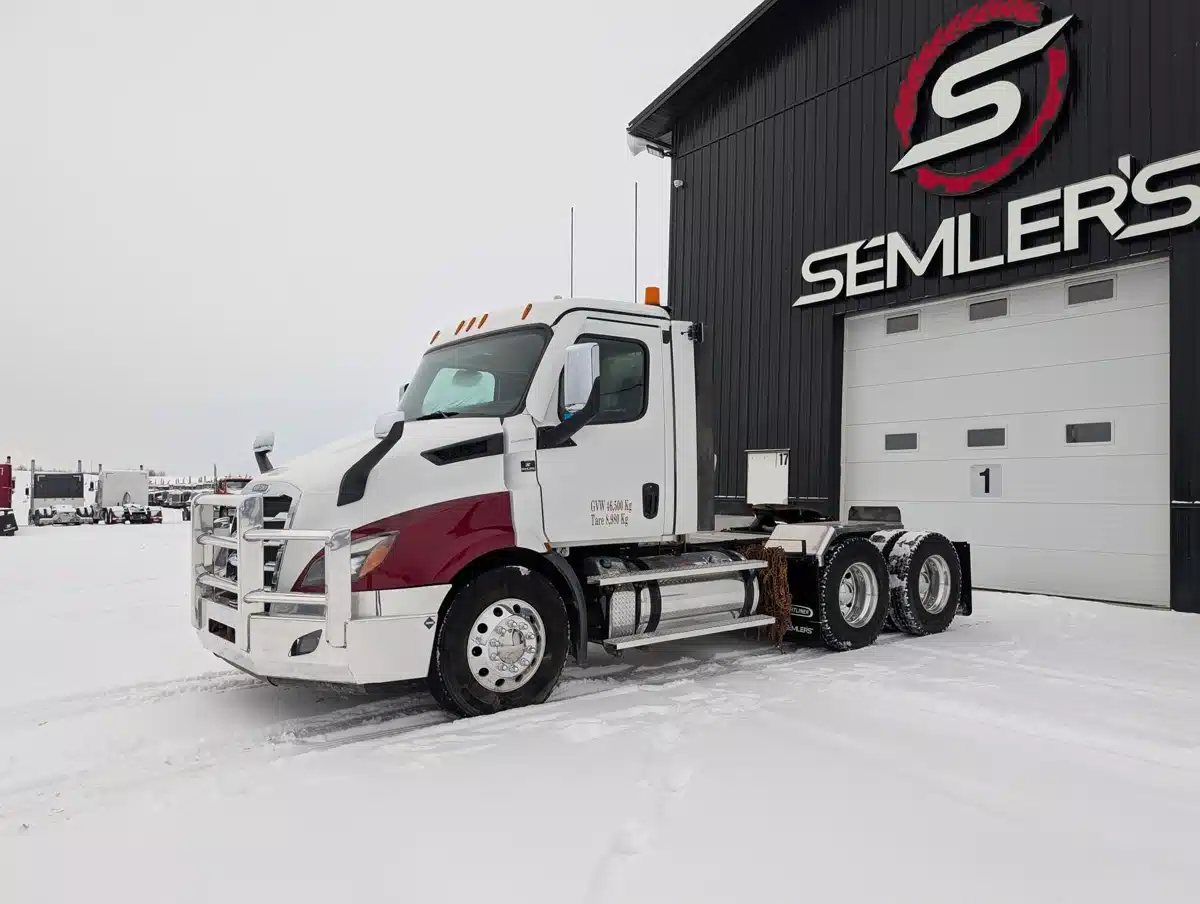 Used 2024 Freightliner Cascadia 116 Semi-Truck