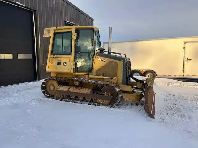 Gallery image 1 for 2004 John Deere 450H LT Dozer