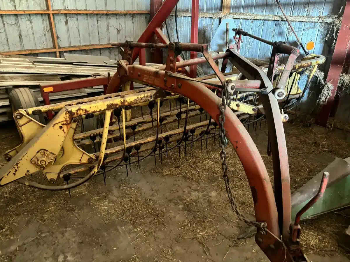Gallery image 2 for Used New Holland 256 Rake