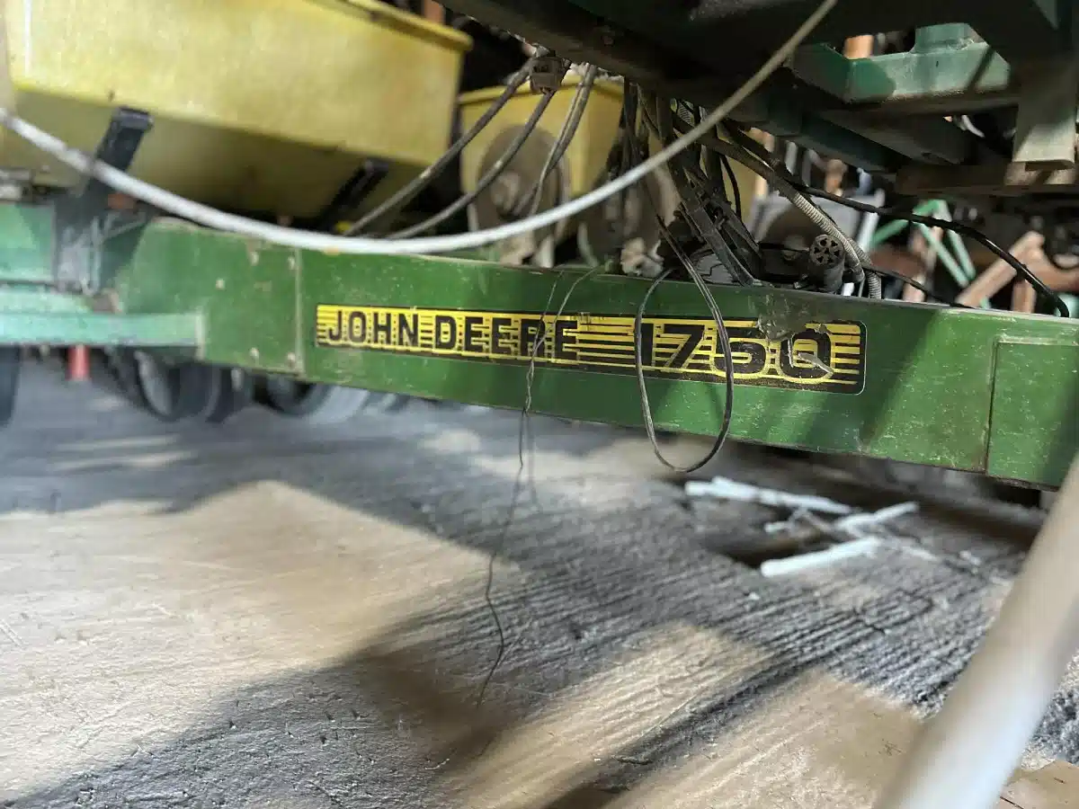 Gallery image 2 for Used John Deere 1750 Planter