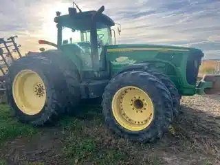 Gallery image 1 for 2003 John Deere 8520 Tractor