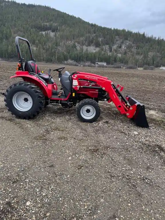 Photo de la Galerie 1 pour 2025 Mahindra 1626 HST Tracteur