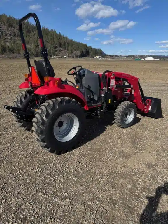 Photo de la Galerie 1 pour 2025 Mahindra 1635 HST Tracteur