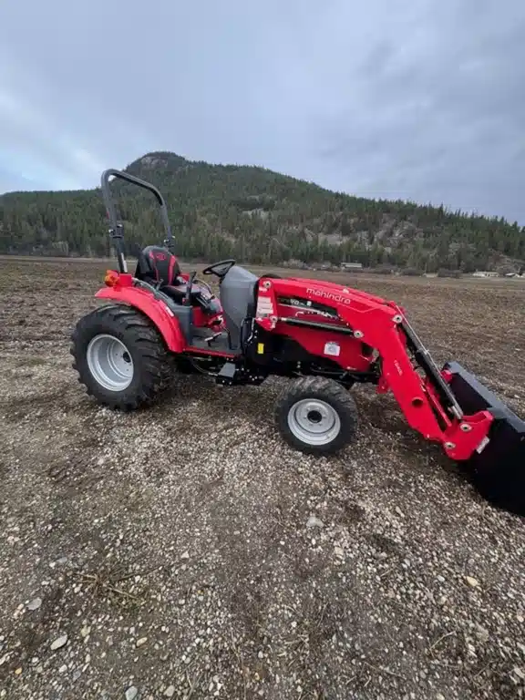 Photo de la Galerie 1 pour 2025 Mahindra 1640 HST Tracteur