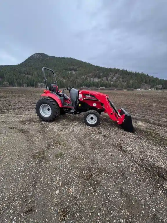 Photo de la Galerie 1 pour 2025 Mahindra 1640 HST Tracteur