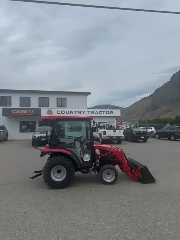 Photo de la Galerie 1 pour 2025 Mahindra 2126 HST CAB Tracteur