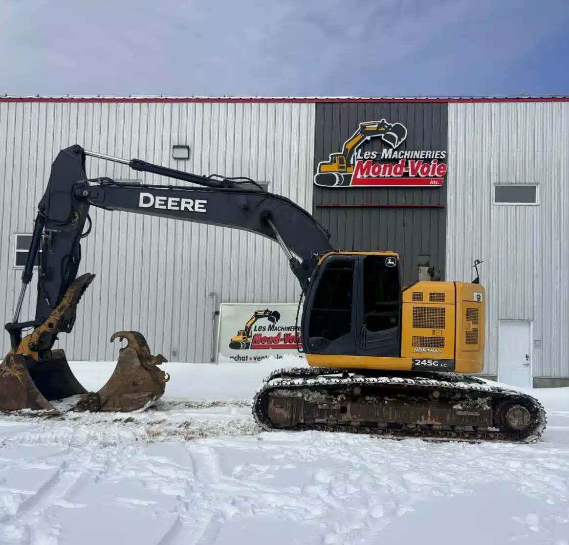 Gallery image 1 for 2017 John Deere 245G LC Excavator