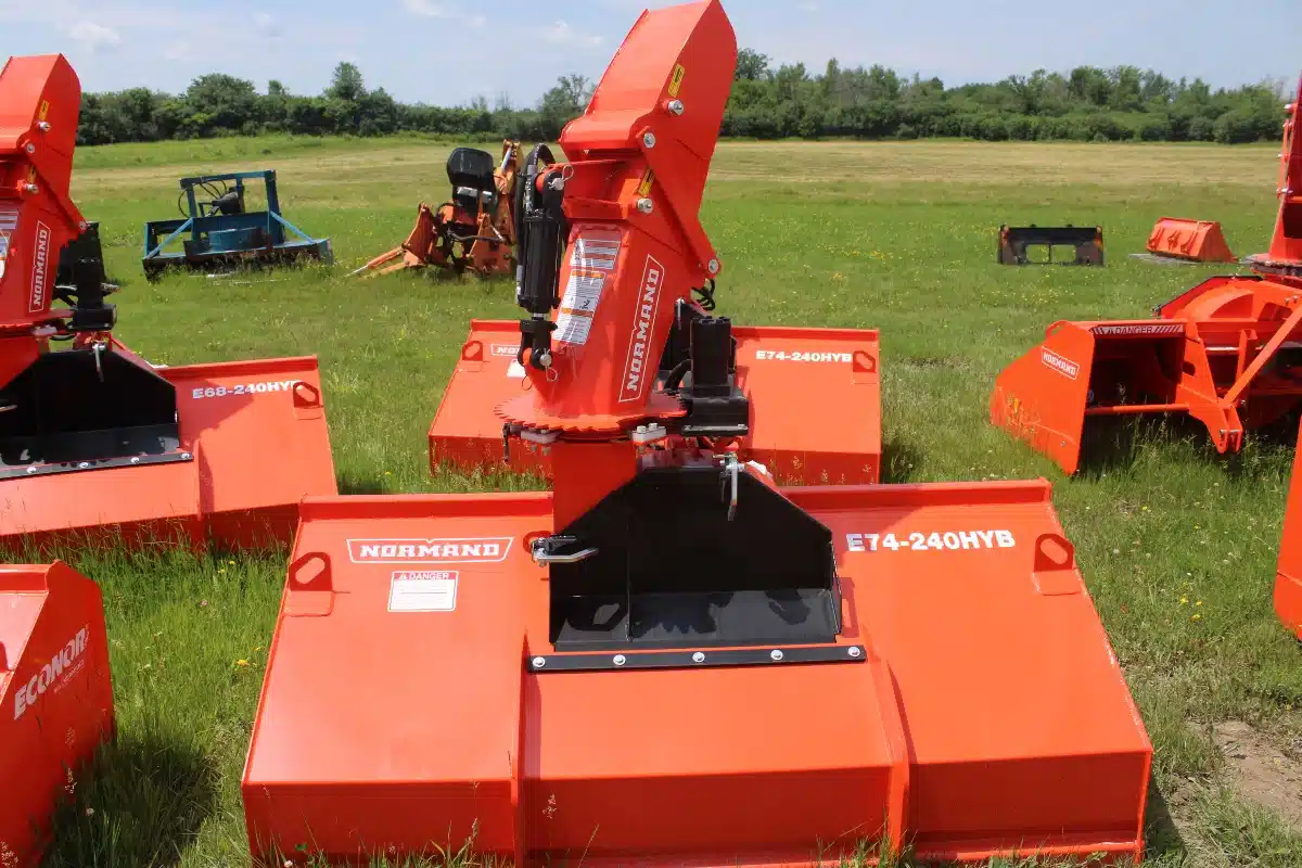 Photo de la Galerie 1 pour 2026 Normand E74-240HYB Souffleur à neige