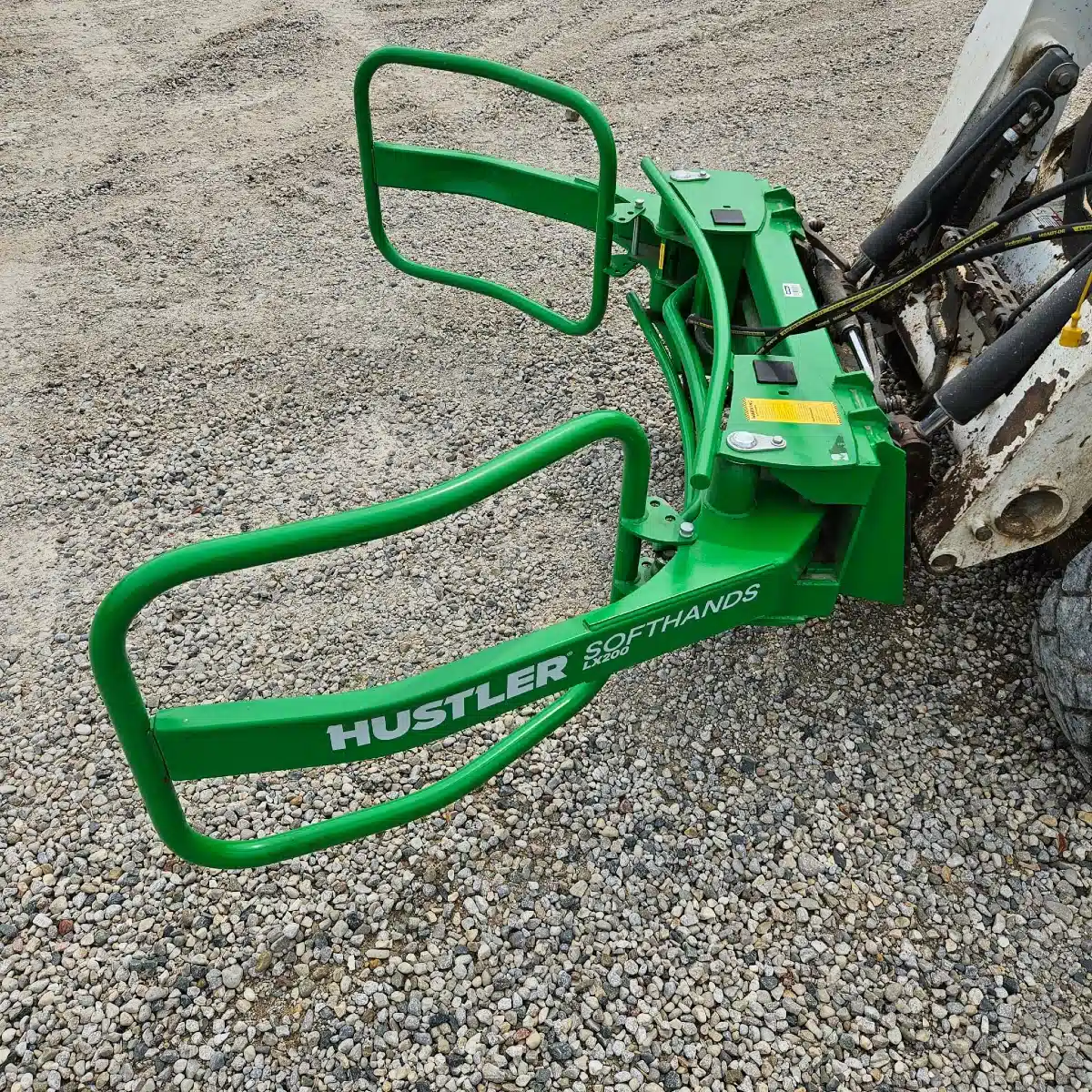 Photo de la Galerie 1 pour 2026 Hustler Equipment SOFTHANDS LX200 Pince à Balle