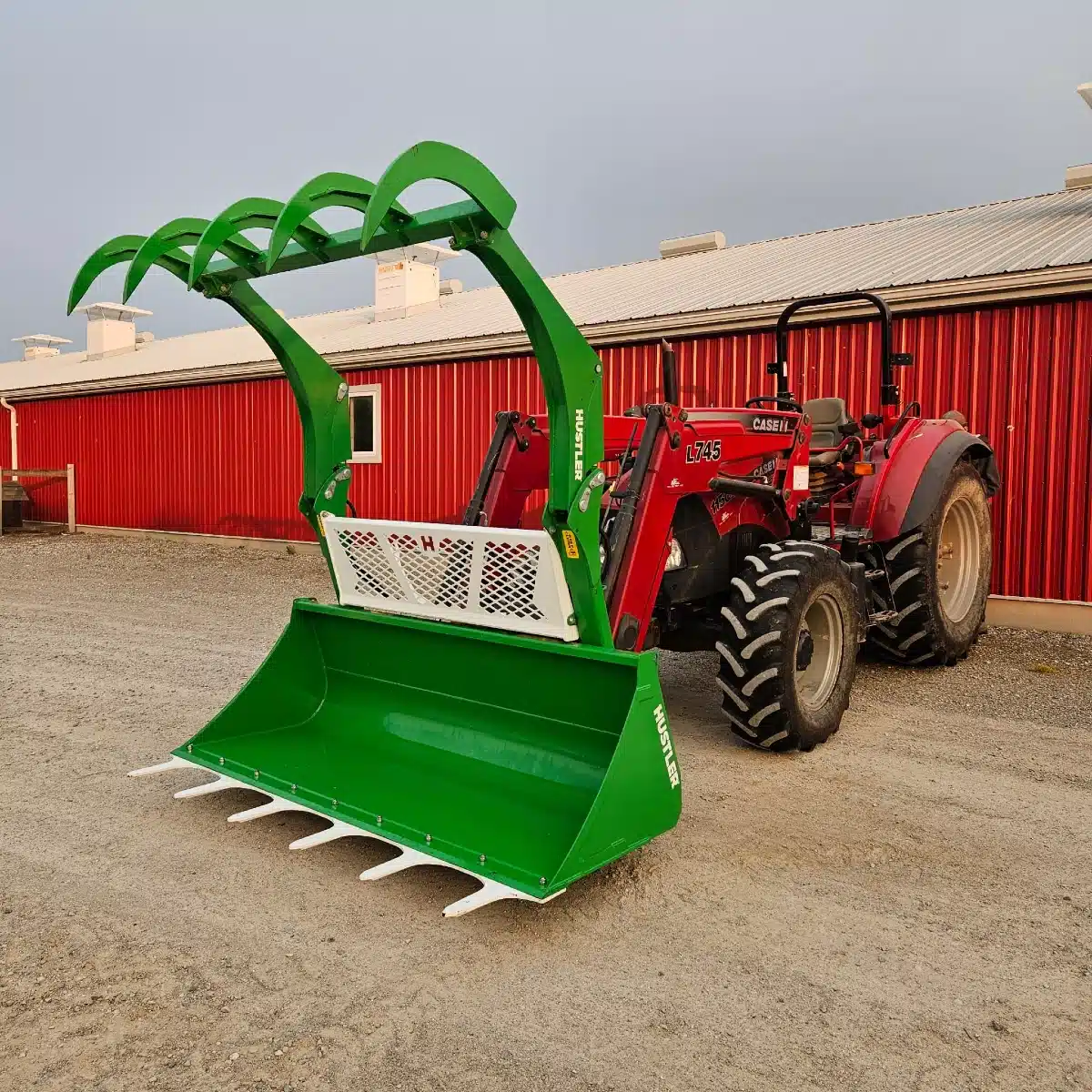 Photo de la Galerie 1 pour 2025 Hustler Equipment GRAPPLEMAX LX250 Godet-grappin