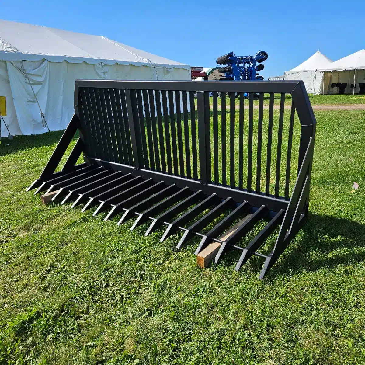 Photo de la Galerie 1 pour 2026 11ft Heavy-Duty Silage fourche