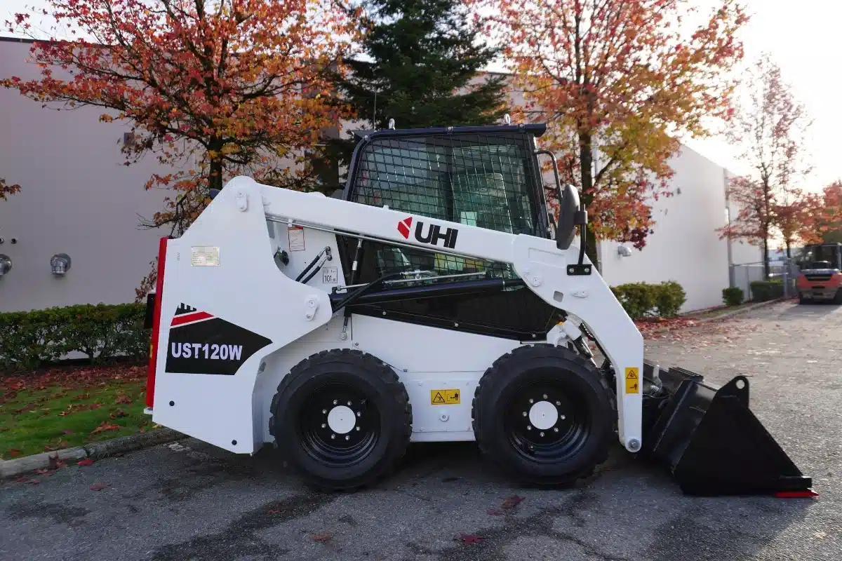 Gallery image 2 for UHI Machinery UST120W Skid Steer