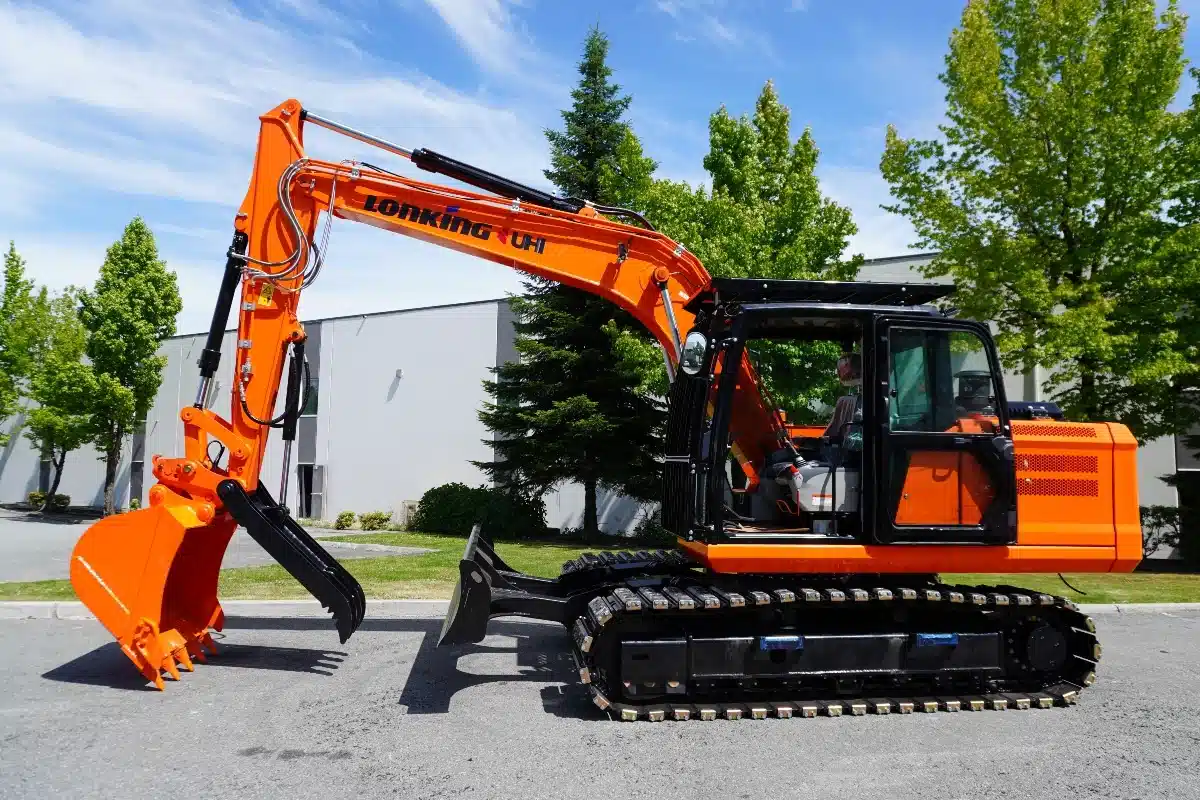 Photo de la Galerie 2 pour UHI Machinery CDM6150 Excavatrice