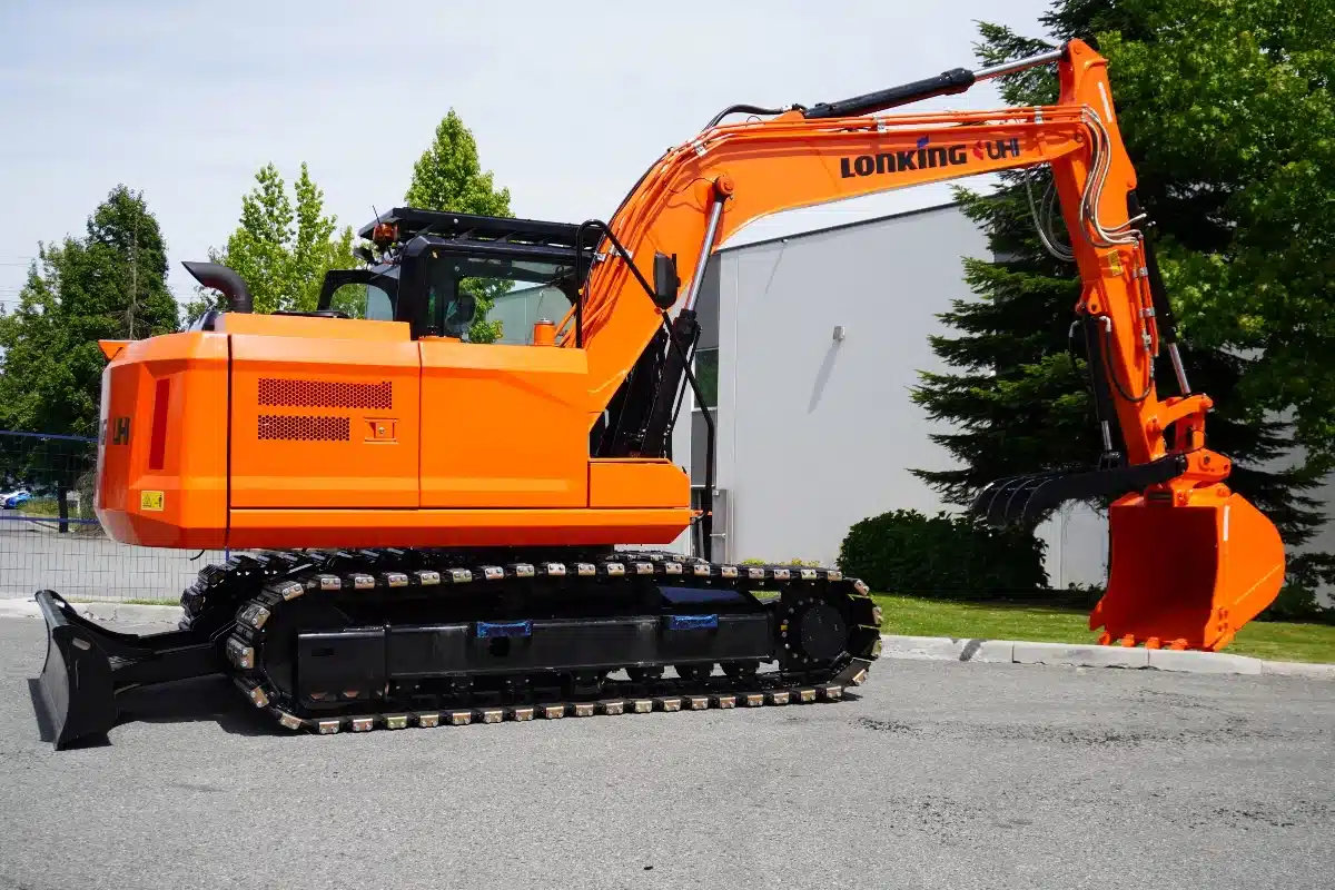 Gallery image 2 for UHI Machinery CDM6150 Excavator
